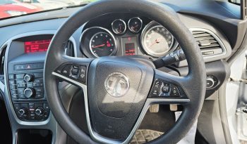 57k miles! 2015 Silver Vauxhall Astra Design, 1.6L petrol. MOT November 2026. 5dr.aux, AC.FSH.Ulez free £4995 full