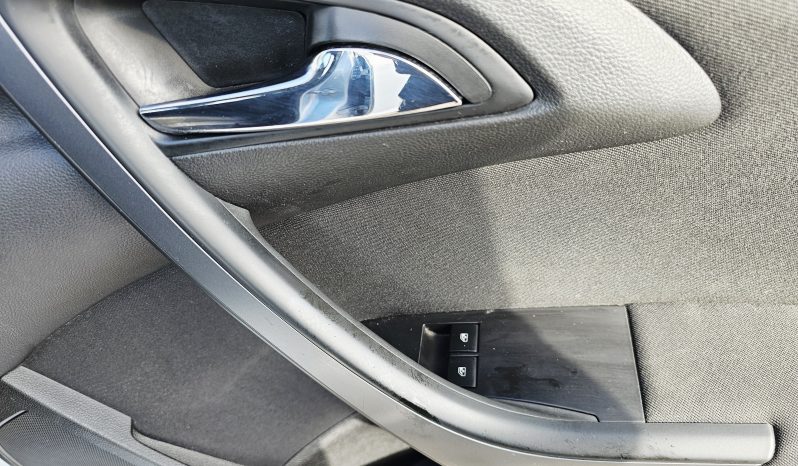 57k miles! 2015 Silver Vauxhall Astra Design, 1.6L petrol. MOT November 2026. 5dr.aux, AC.FSH.Ulez free £4995 full