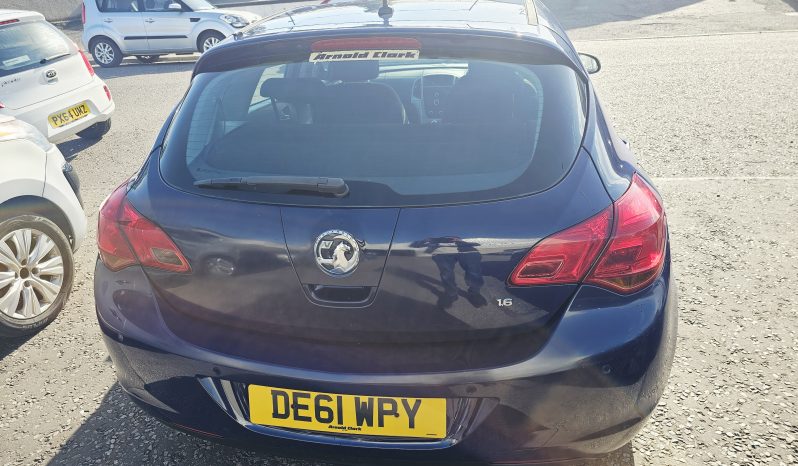 2011 Blue Vauxhall Astra Exclusiv, 1.6L petrol. MOT May 2027. 5dr. aux.Low miles.Ulez free £1995 full