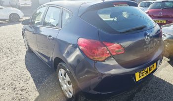 2011 Blue Vauxhall Astra Exclusiv, 1.6L petrol. MOT May 2027. 5dr. aux.Low miles.Ulez free £1995 full