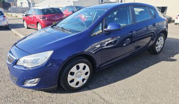 2011 Blue Vauxhall Astra Exclusiv, 1.6L petrol. MOT May 2027. 5dr. aux.Low miles.Ulez free £1995 full