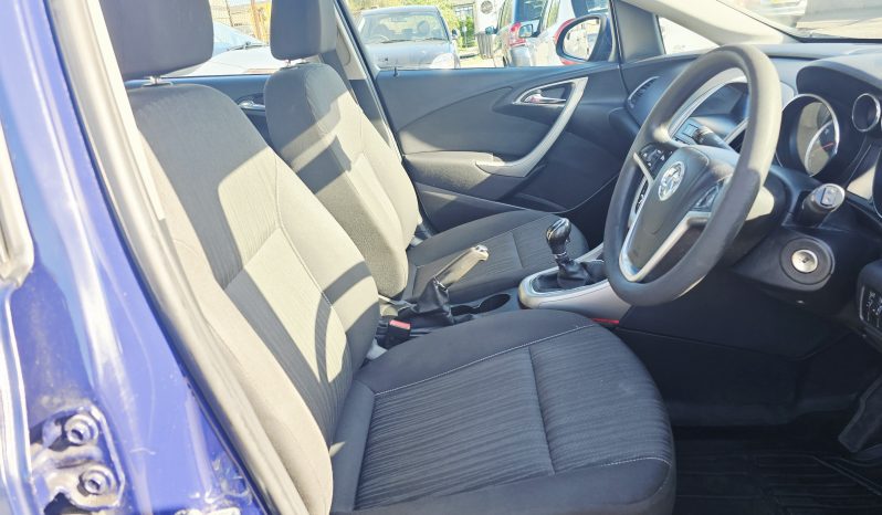 2011 Blue Vauxhall Astra Exclusiv, 1.6L petrol. MOT May 2027. 5dr. aux.Low miles.Ulez free £1995 full